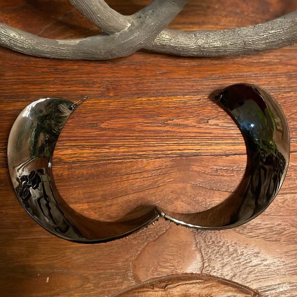 LOUIS VUITTON Spikey Fairy Collar. - Picture 7 of 15